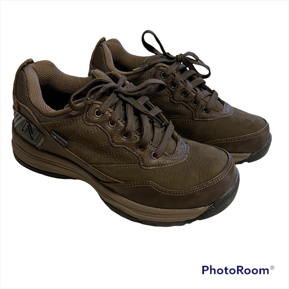 New Balance brown Shoes size 7 waterproof hiking walking shoe new!